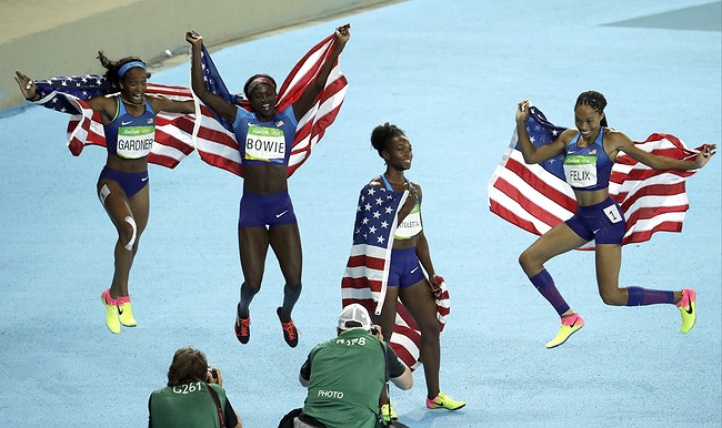 Team USA races for gold in men's 4x400 Team USA races for gold in men's 4x400
