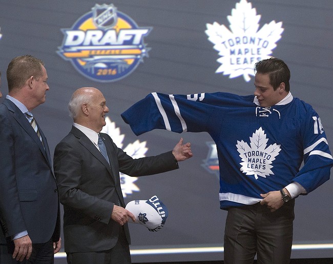 Maple Leafs select Matthews with top pick Maple Leafs select Matthews with top pick