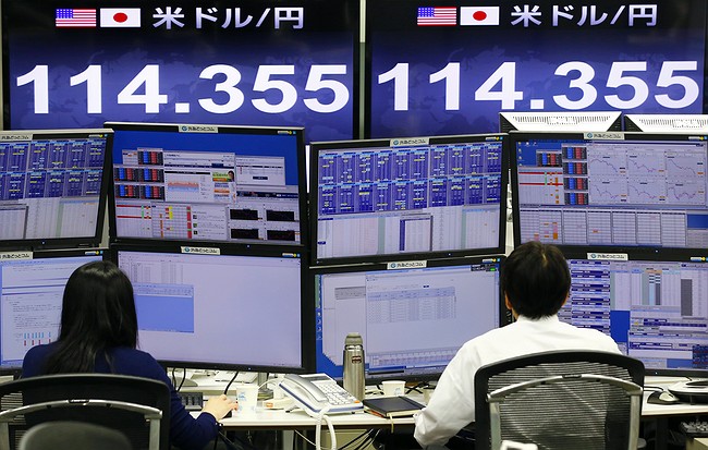 Japan stocks fall to lowest level since 2014