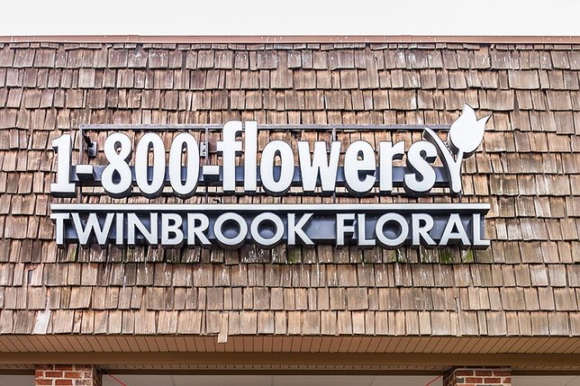 Long Island Based 1 800 Flowers Com To Acquire Online Retailer Personalizationmall Com Longisland Com