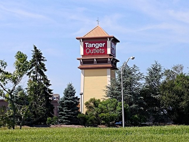 Tanger Outlet  Shopping in Long Island, New York